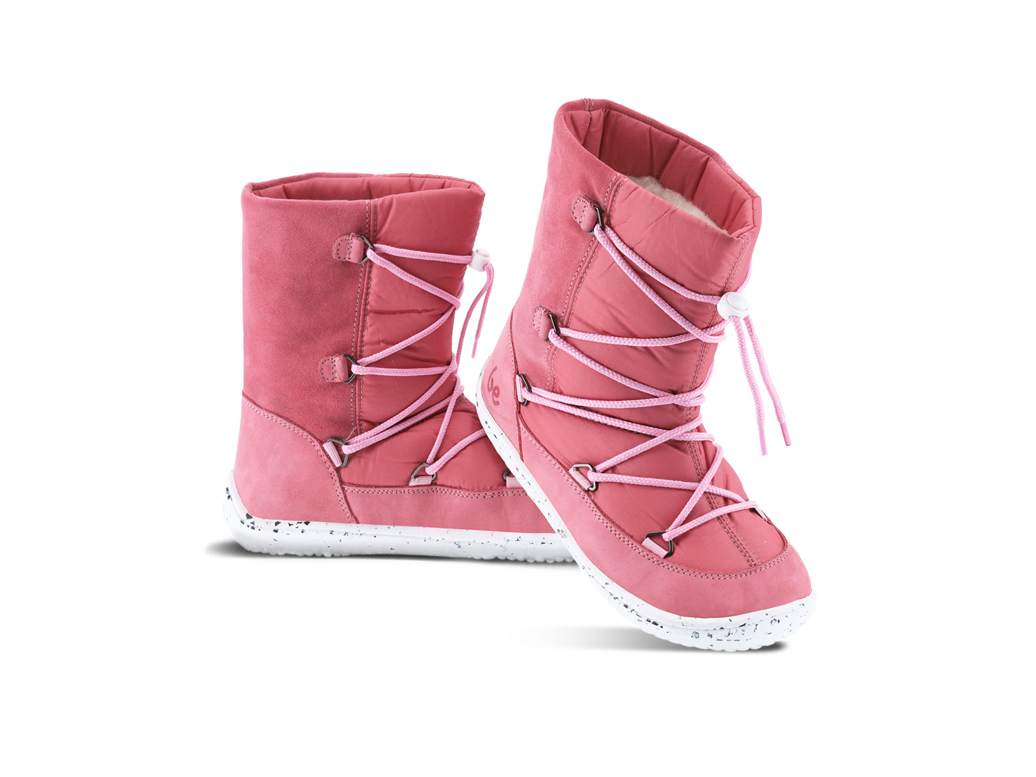 Detské zimné barefoot topánky Be Lenka Snowfox Kids 2.0 - Rose Pink.

































.insulation-properies{display:flex}@media(max-width:991px){.insulation-properies{flex-direction:column}}﻿﻿﻿﻿

































barefoot topánky dokonale napodobňujú chodenie naboso, presne tak, ako to vymyslela prírodaBe Lenka Snowfox 2.0 udržia nohy vašich detí v teple vďaka podšívke z merina vlny a vlnymembrána umiestnená medzi podšívkou a zvrškomhydrofóbny nubuk po celom obvode topánky proti oderudômyselné šnurovanie doplnené o stoper na reguláciu dotiahnutiastielka je vybavená hliníkovou vrstvou, ktorá zabraňuje prenikaniu chladu do topánkypodošva (6 mm) je čiastočne vyrobená z gumového odpaduimpregnáciou zlepšíte vodoodpudivosť topánky a uľahčíte údržbuPodošva KidsComfort vďaka svojim výstupkom zaručuje dokonalú stabilitu a kontrolu kroku pri každodennom pohybe
Hlavné atribúty barefoot obuvi
Široký priestor pre prstyTenká a flexibilná podrážkaPäta a špička sú v jednej rovineĽahká obuv
Druh obuvi: vychádzková obuv