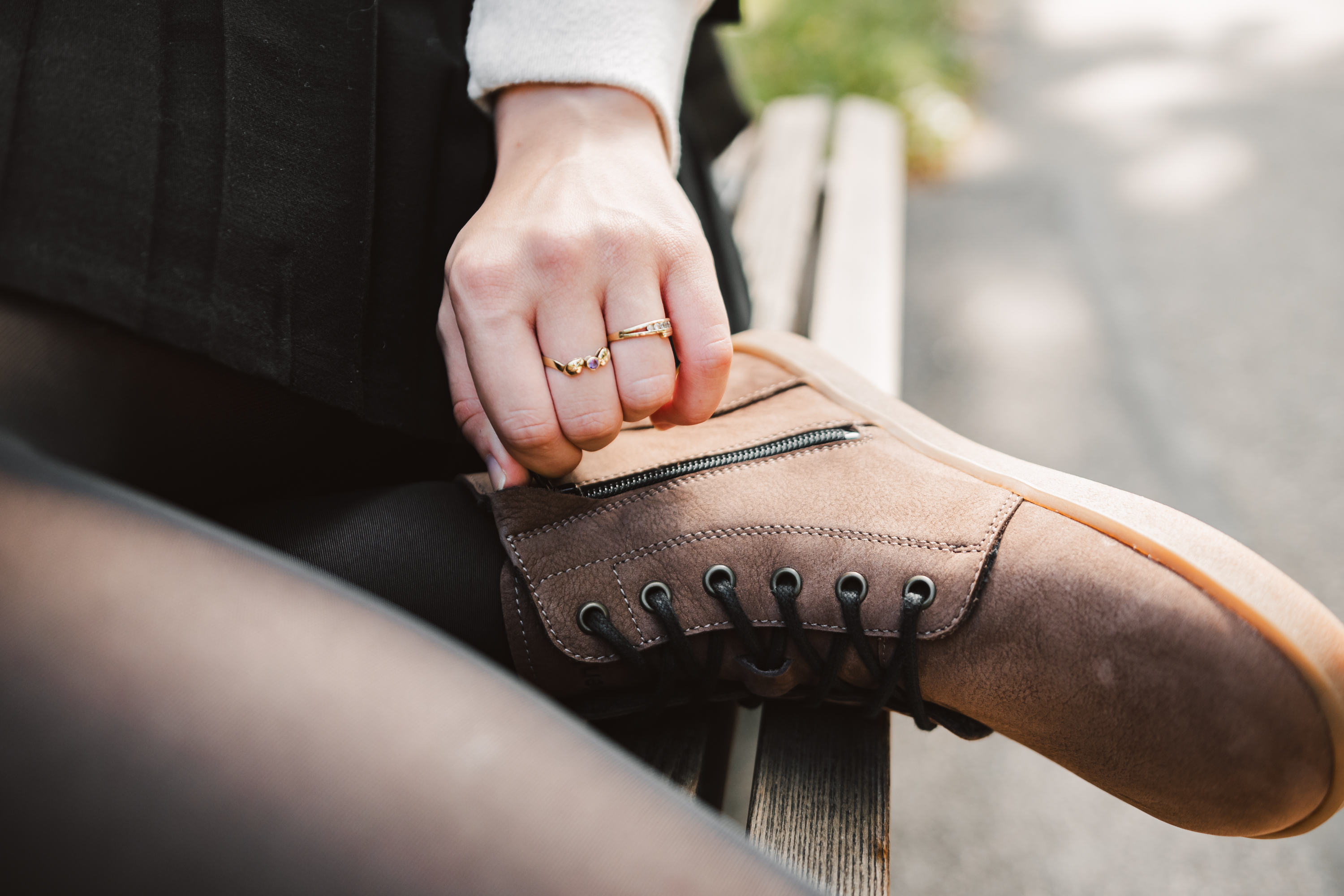 Barefoot topánky Be Lenka Atlas - Chocolate.
Zvršok: koža (nubuk)Podšívka: flísStielka: PU recyklát + flís (vyberateľná)Podošva: guma (UniGrip)Výroba: Slovensko

.insulation-properies{display:flex}@media(max-width:991px){.insulation-properies{flex-direction:column}}﻿﻿﻿﻿﻿﻿﻿﻿﻿﻿


minimalistický unisex dizajn a rôzne farebné variácie do slnečných dní prechodného obdobiajednoduché obúvanie so zipsomľahko kombinovateľné topánky z prémiovej kožepohodlné počas celodenného noseniapodošva UniGrip je ako stvorená pre vaše každodenné povinnosti v meste
Výhody barefoot topánok:
dokonale napodobňujú chôdzu nabosoanatomický tvar topánky poskytuje štedrý priestor pre prstynulový sklon podrážky zachová pätu a špičku v jednej rovine pre správne držanie telastimulačná podrážka s hrúbkou 4mm (bez výstupkov) aktivuje nervové zakončenia chodidlaflexibilné materiály zabezpečujú lepšiu funkčnosť svalov i šliach chodidlaľahkosť obuvi ako prevencia proti únave nôh
Typ: vychádzková obuv