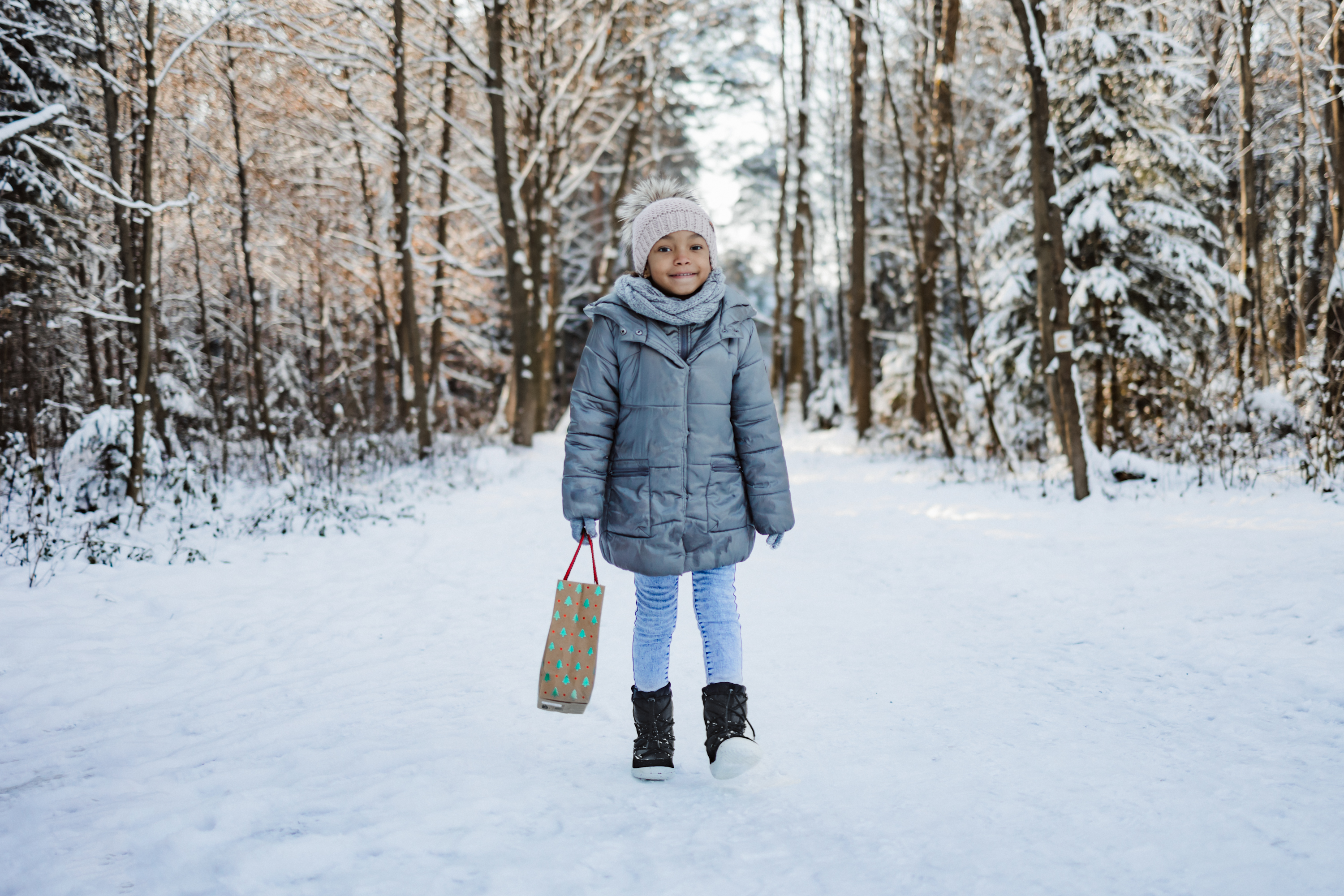 Detské zimné barefoot topánky Be Lenka Snowfox Kids 2.0 - Black.





























.insulation-properies{display:flex}@media(max-width:991px){.insulation-properies{flex-direction:column}}﻿﻿﻿﻿





























barefoot topánky dokonale napodobňujú chodenie naboso, presne tak, ako to vymyslela prírodaBe Lenka Snowfox 2.0 udržia nohy vašich detí v teple vďaka podšívke z merina vlny a vlnymembrána umiestnená medzi podšívkou a zvrškomhydrofóbny nubuk po celom obvode topánky proti oderudômyselné šnurovanie doplnené o stoper na reguláciu dotiahnutiastielka je vybavená hliníkovou vrstvou, ktorá zabraňuje prenikaniu chladu do topánkypodošva (6 mm) je čiastočne vyrobená z gumového odpaduimpregnáciou zlepšíte vodoodpudivosť topánky a uľahčíte údržbu
Hlavné atribúty barefoot obuvi
Široký priestor pre prstyTenká a flexibilná podrážkaPäta a špička sú v jednej rovineĽahká obuvPodošva KidsComfort vďaka svojim výstupkom zaručuje dokonalú stabilitu a kontrolu kroku pri každodennom pohybe
Druh obuvi: vychádzková obuv